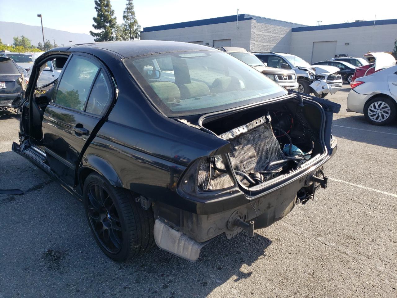 Photo 3 from auction – 2004 BMW 330 I with VIN WBAEV53414KM38469