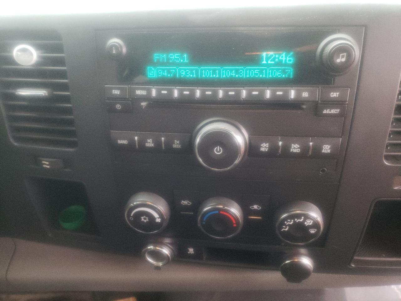 Photo 9 from auction – 2009 CHEVROLET 1500 SILVE with VIN 1GCEC19019E112246