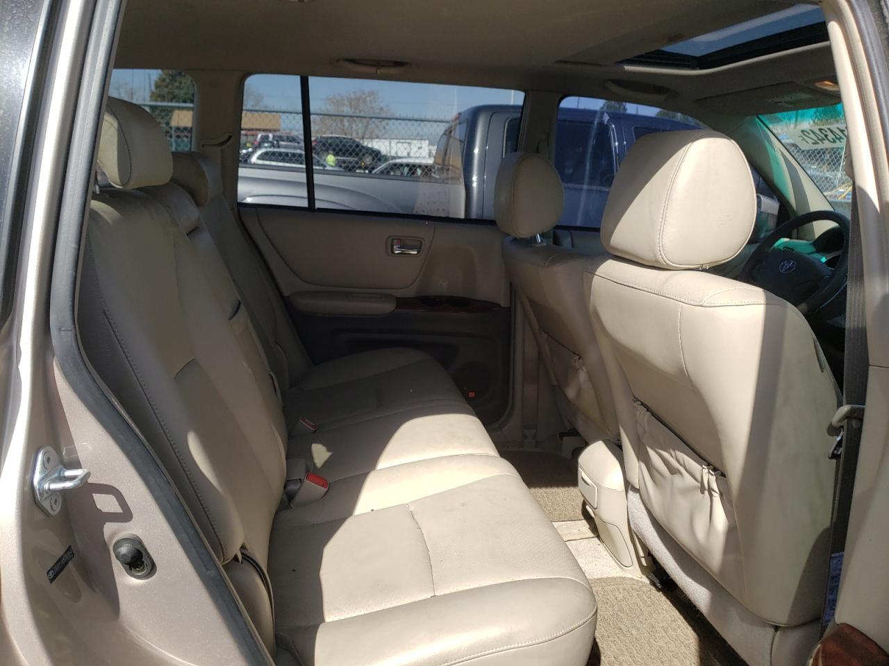 Photo 6 from auction – 2005 TOYOTA HIGHLANDER with VIN JTEEP21A850108647
