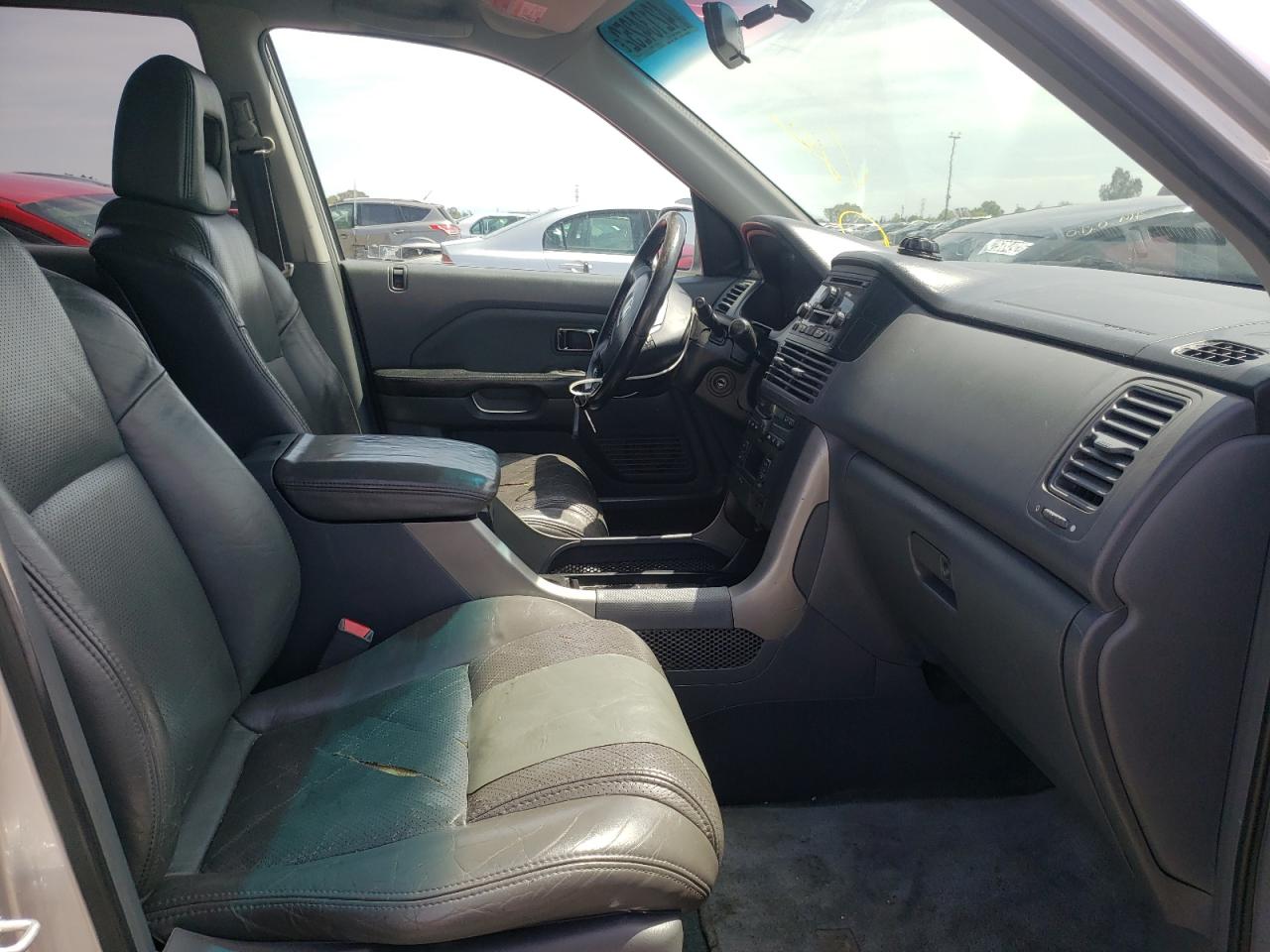 Photo 5 from auction – 2004 HONDA PILOT EXL with VIN 2HKYF18564H540131