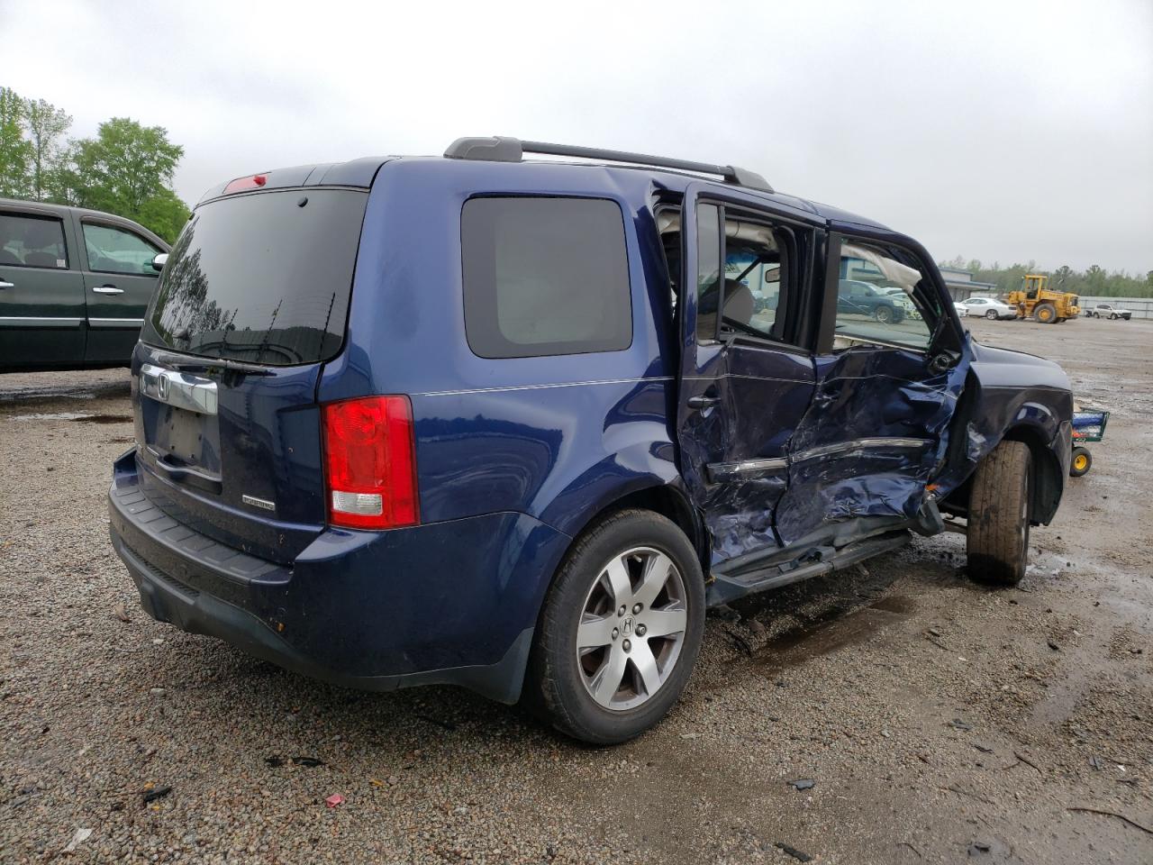 Photo 4 from auction – 2015 HONDA PILOT TOUR with VIN 5FNYF3H97FB020049