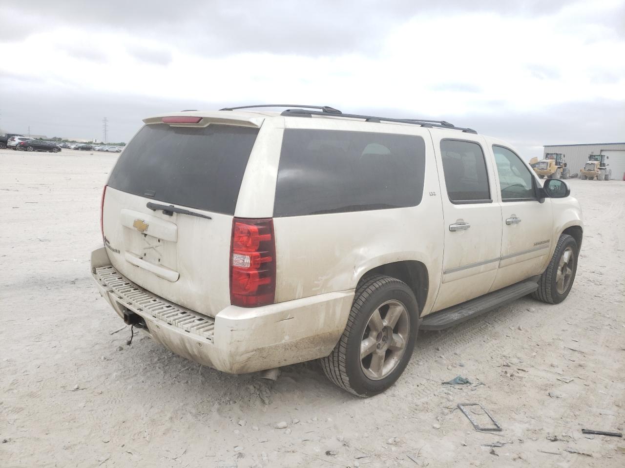 Photo 4 from auction – 2013 CHEVROLET SUBURBAN C with VIN 1GNSCKE01DR296305