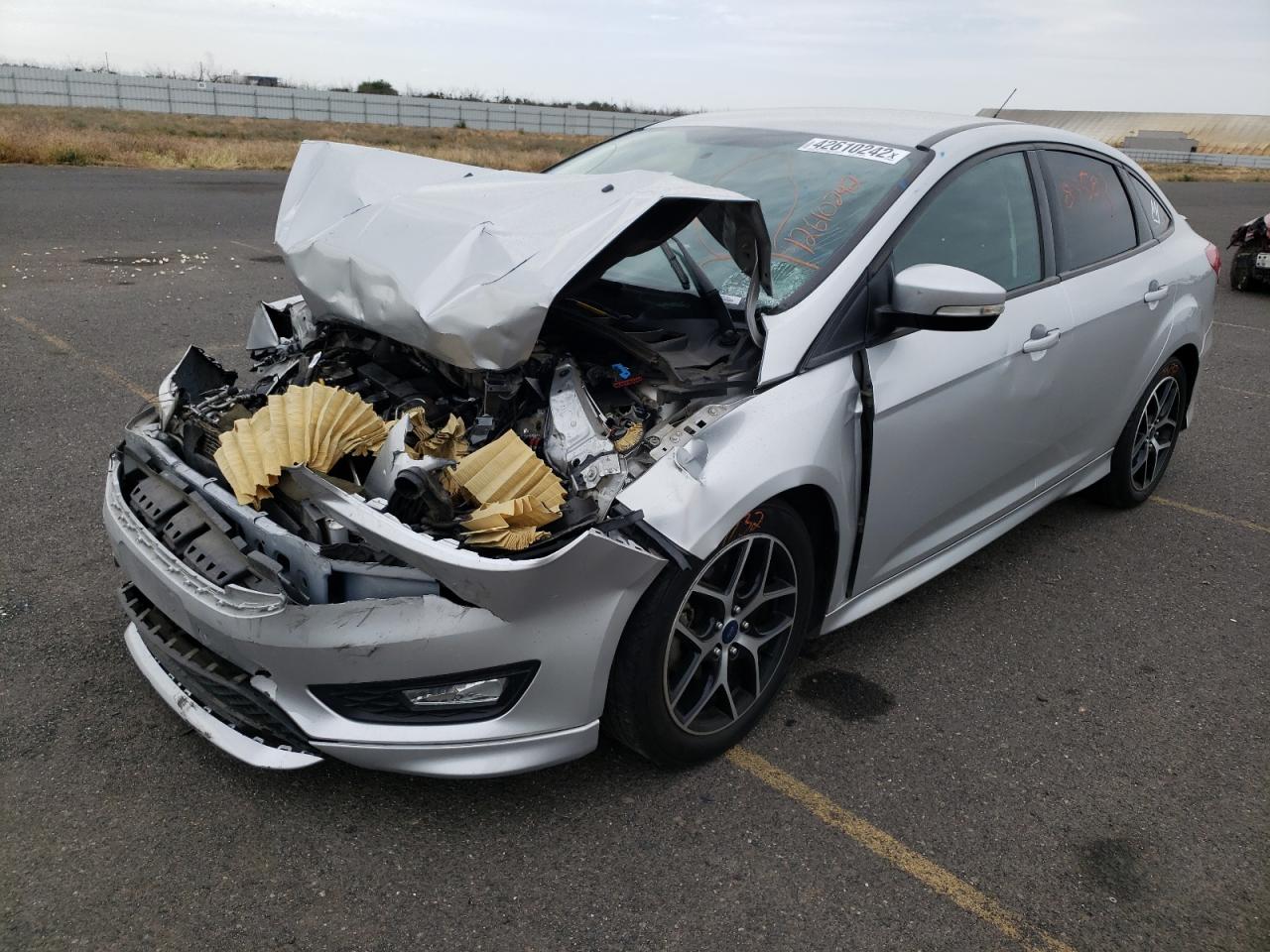 Photo 2 from auction – 2016 FORD FOCUS SE with VIN 1FADP3F22GL254833