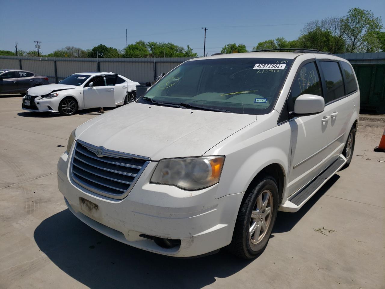 Photo 2 from auction – 2010 CHRYSLER TOWN & COU with VIN 2A4RR5D17AR233940