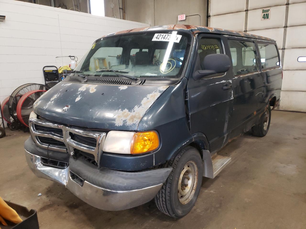 Photo 2 from auction – 2000 DODGE RAM WAGON with VIN 2B4JB25Y4YK174802