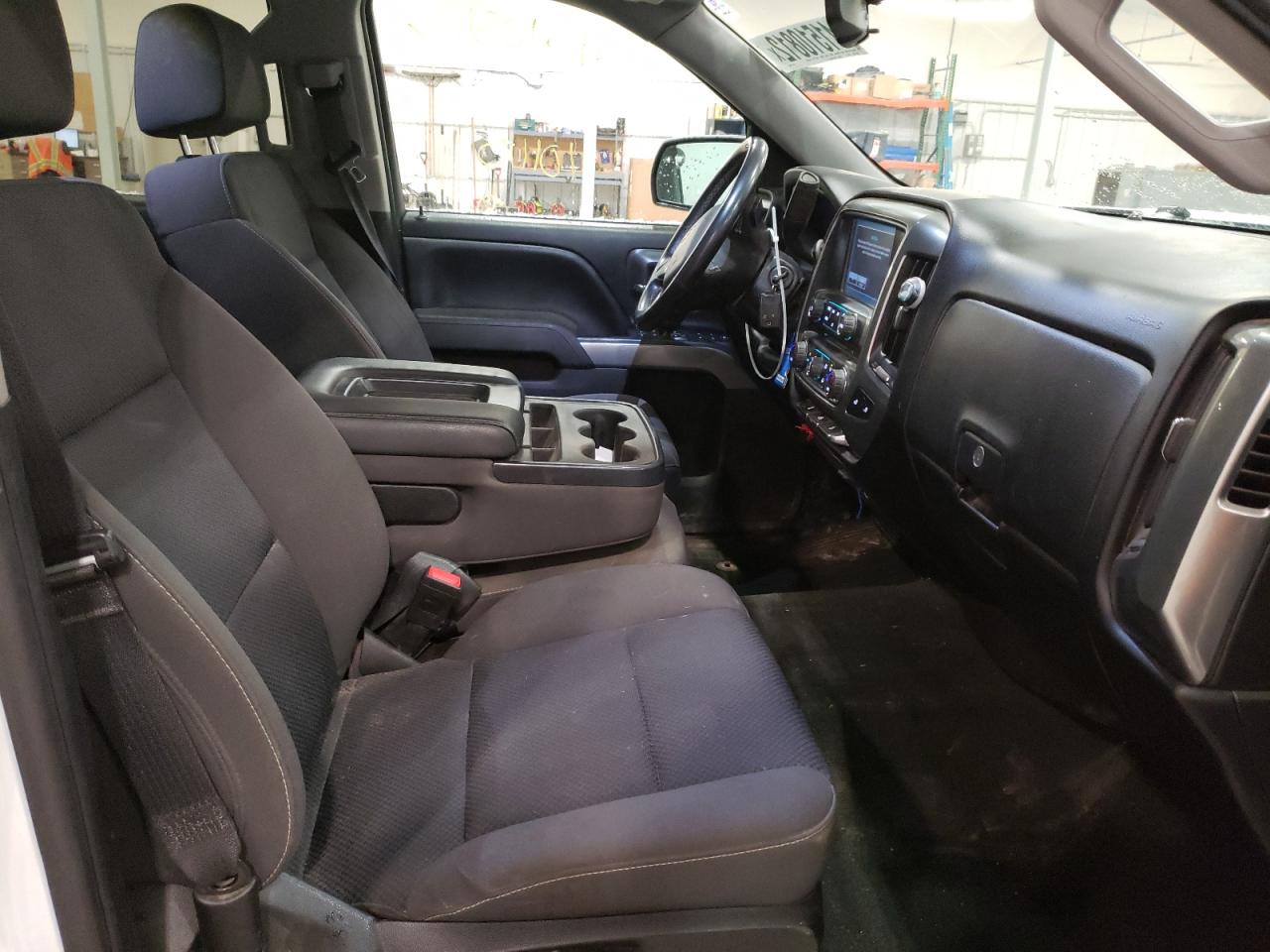 Photo 5 from auction – 2018 CHEVROLET SILVERADO with VIN 3GCUKREC4JG356628