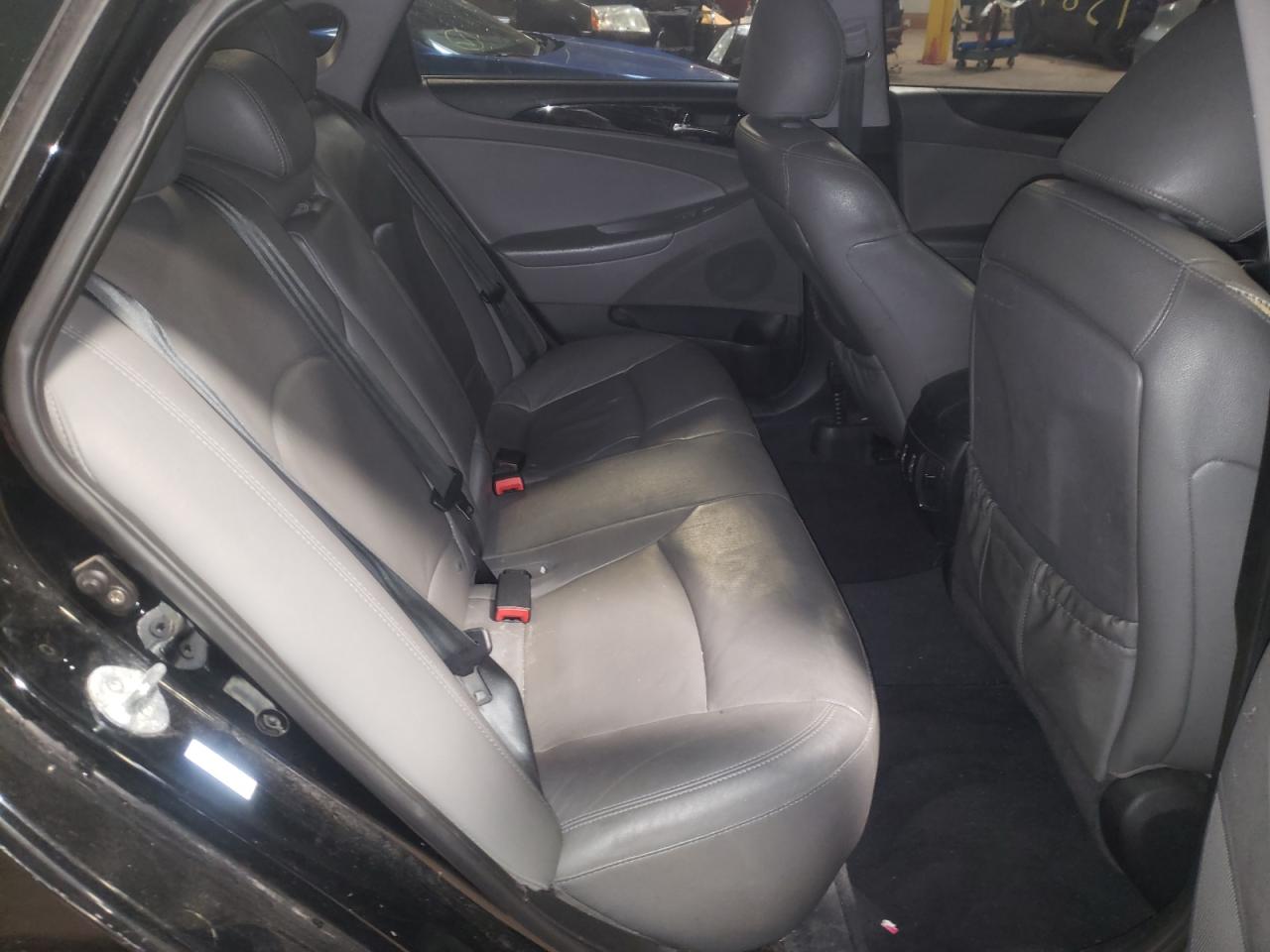 Photo 6 from auction – 2011 HYUNDAI SONATA SE with VIN 5NPEC4ACXBH093757