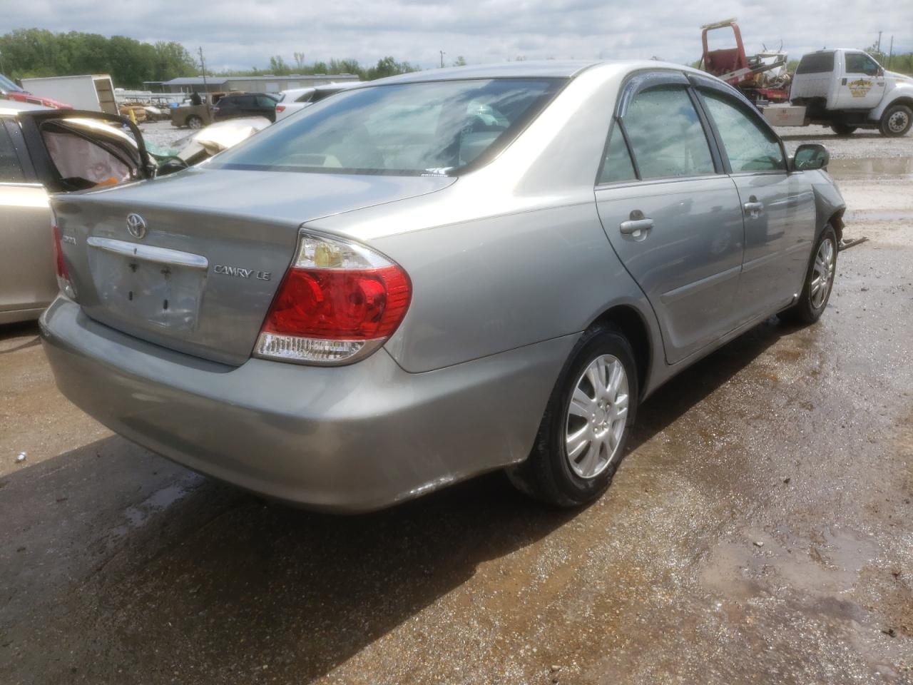 Photo 4 from auction – 2005 TOYOTA CAMRY LE with VIN 4T1BE32K05U554760