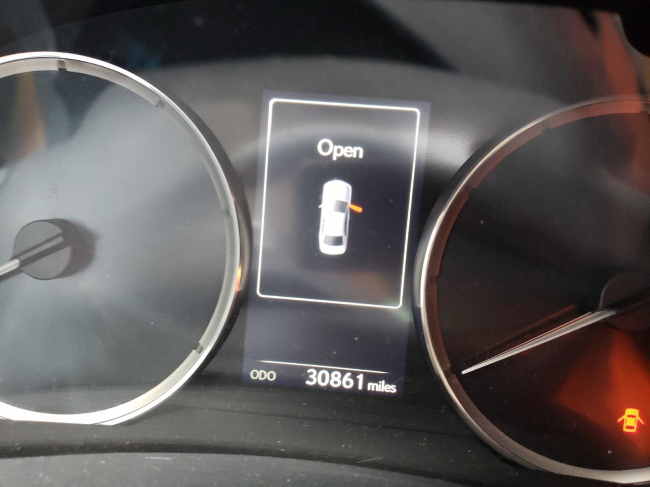 Photo 8 from auction – 2018 LEXUS IS 300 with VIN JTHC81D27J5027836