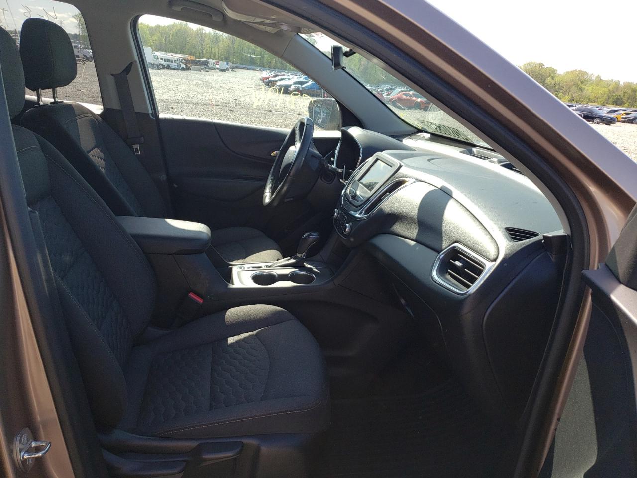 Photo 5 from auction – 2019 CHEVROLET EQUINOX LT with VIN 2GNAXKEV9K6173789