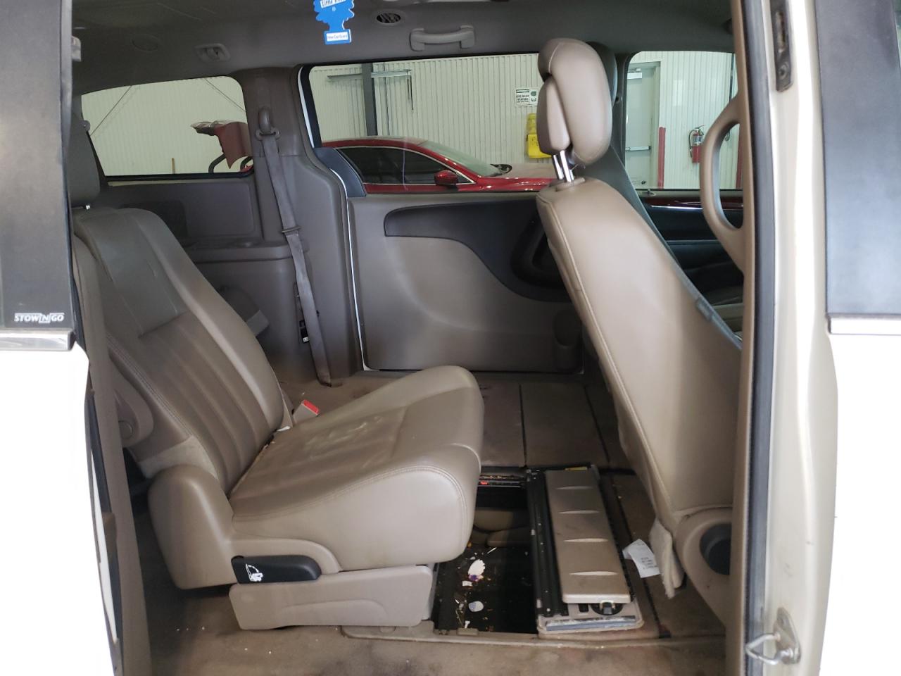 Photo 6 from auction – 2013 CHRYSLER TOWN & COU with VIN 2C4RC1BG1DR662258