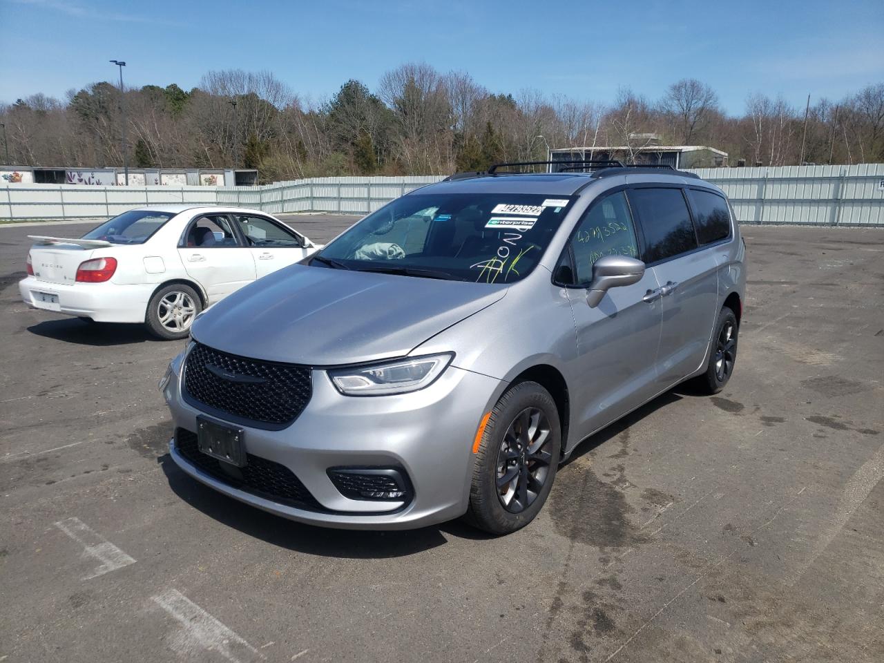 Photo 2 from auction – 2021 CHRYSLER PACIFICA L with VIN 2C4RC3GG3MR536827