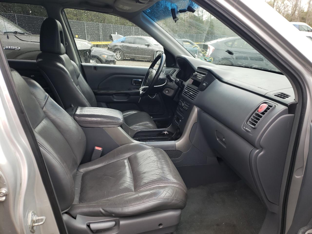 Photo 5 from auction – 2005 HONDA PILOT with VIN 2HKYF18585H508945
