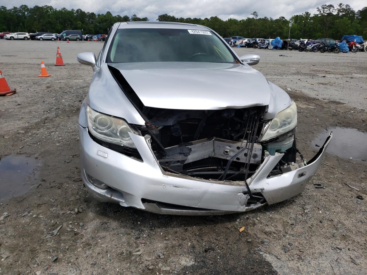 Photo 9 from auction – 2011 LEXUS LS 460L with VIN JTHDL5EF2B5003912