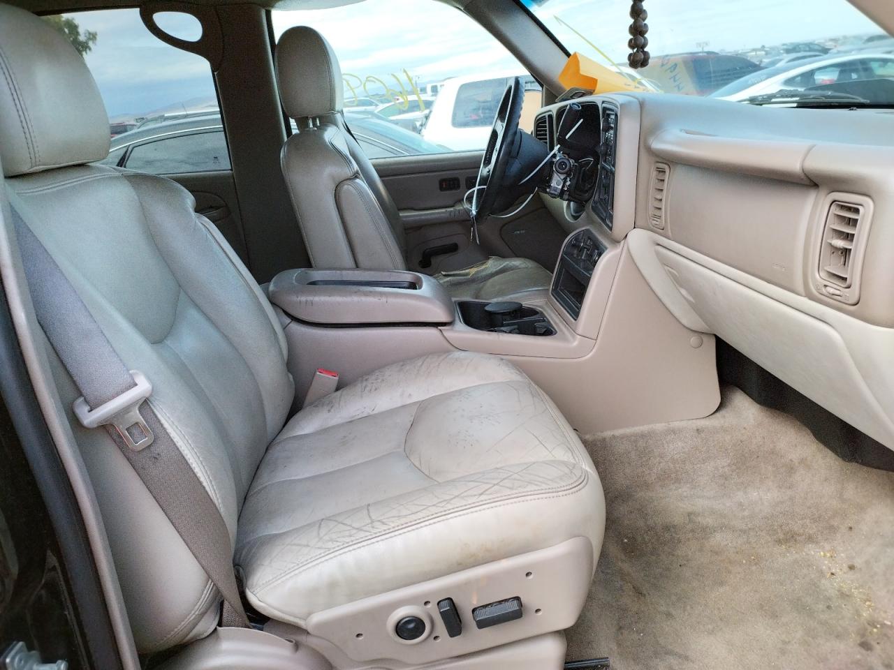 Photo 5 from auction – 2005 GMC YUKON with VIN 1GKEC13T95R247310