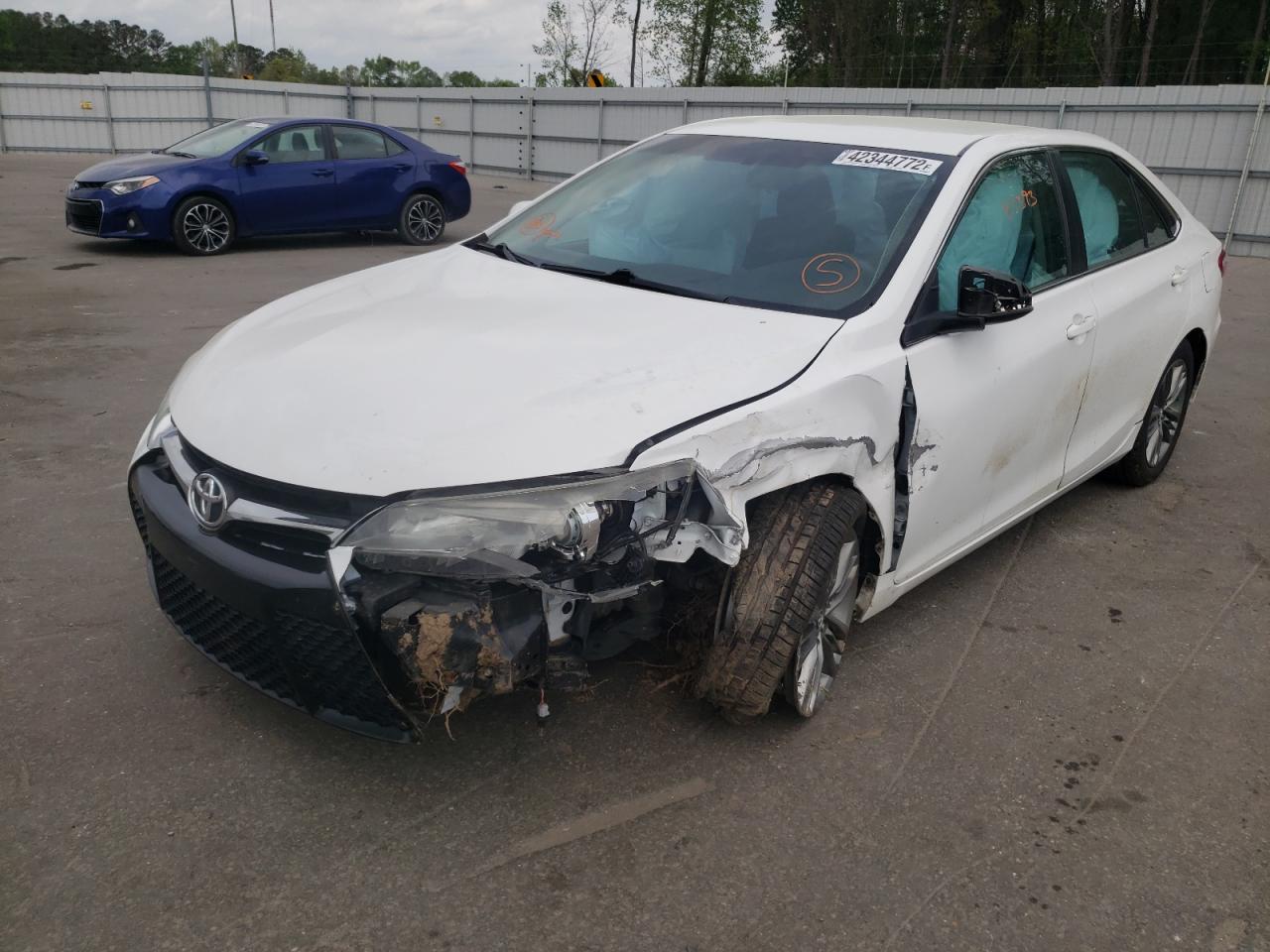 Photo 2 from auction – 2016 TOYOTA CAMRY LE with VIN 4T1BF1FK7GU603077