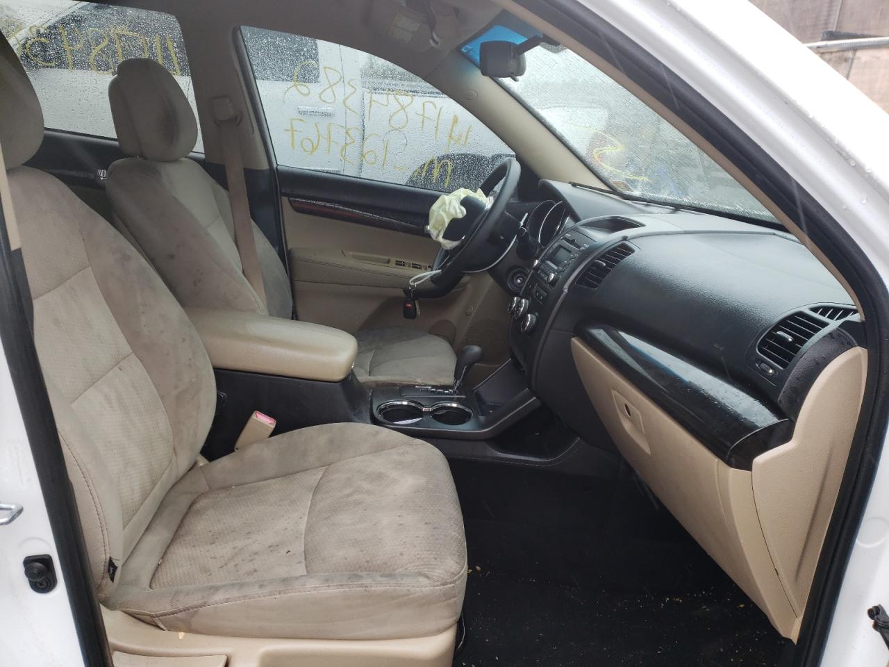 Photo 5 from auction – 2013 KIA SORENTO LX with VIN 5XYKT4A26DG403441
