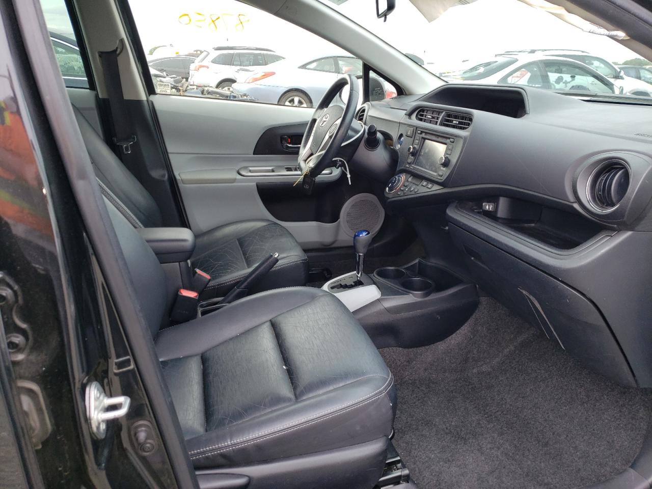 Photo 5 from auction – 2013 TOYOTA PRIUS C with VIN JTDKDTB31D1041971