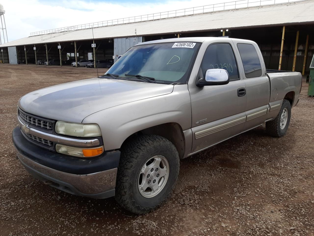Photo 2 from auction – 2000 CHEVROLET SILVERADO with VIN 2GCEK19T1Y1347002