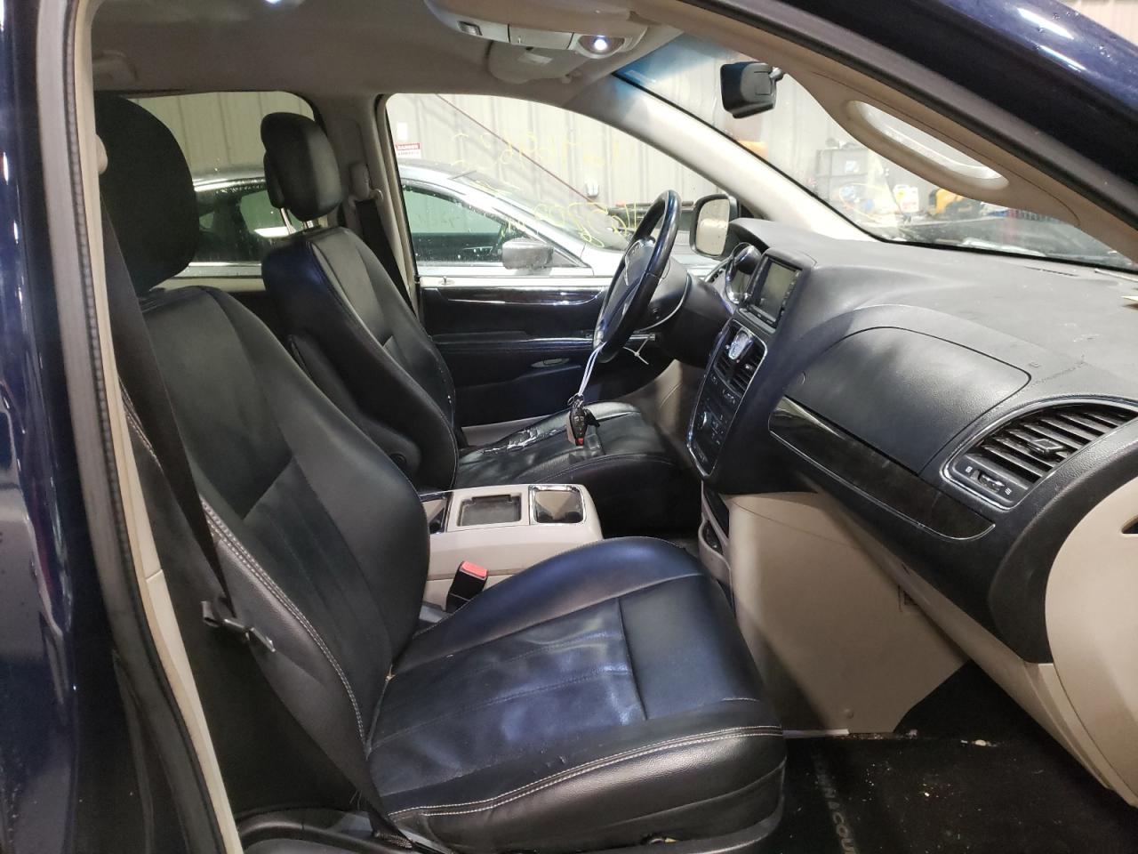 Photo 5 from auction – 2012 CHRYSLER TOWN & COU with VIN 2C4RC1BGXCR330737