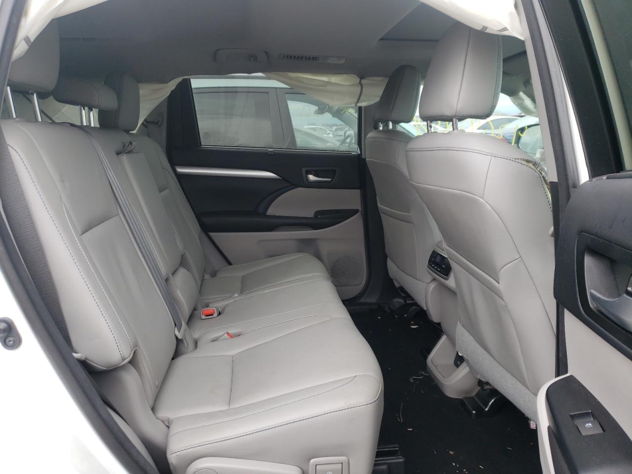 Photo 6 from auction – 2016 TOYOTA HIGHLANDER with VIN 5TDJKRFH2GS350222