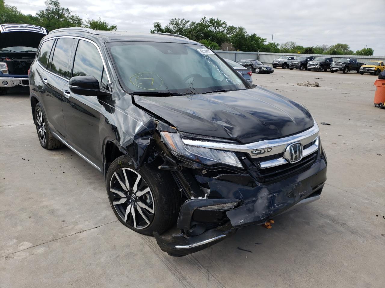 HONDA PILOT TOUR 2020 with VIN 5FNYF5H98LB022092 - Photo from auction