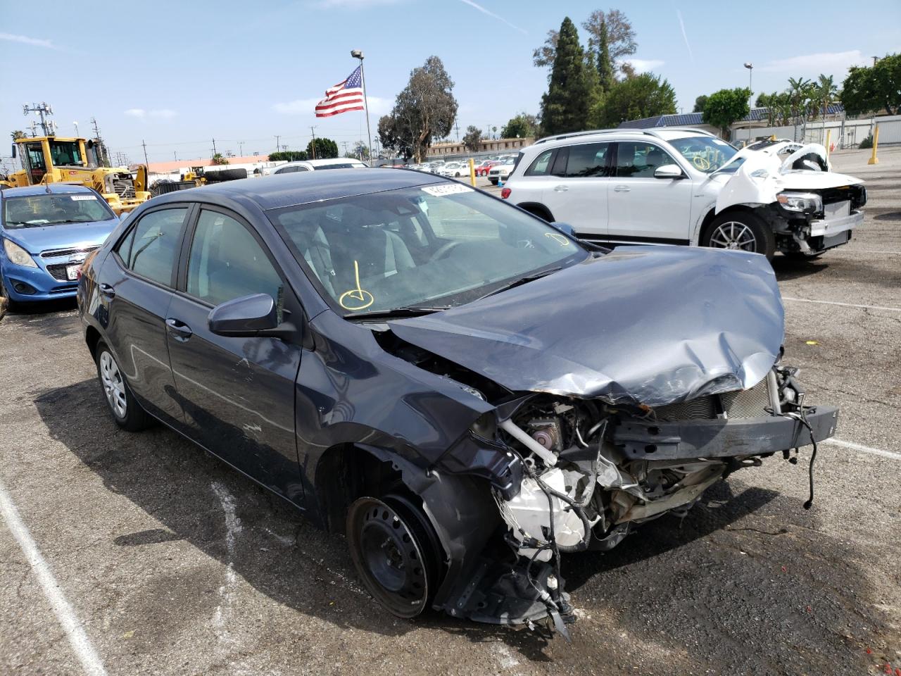 TOYOTA COROLLA L 2018 with VIN 5YFBURHE0JP755058 - Photo from auction
