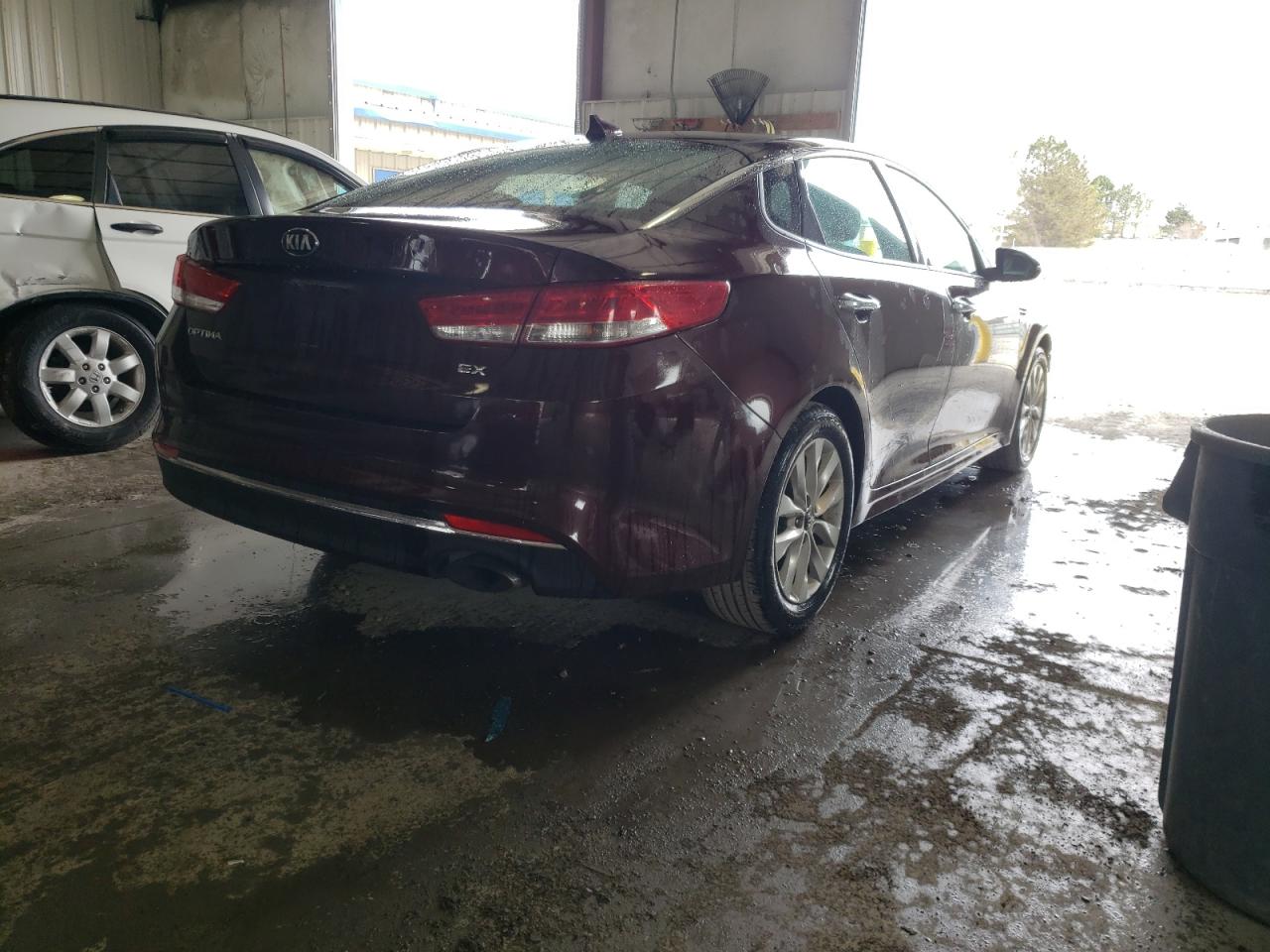 Photo 4 from auction – 2016 KIA OPTIMA EX with VIN 5XXGU4L38GG101618