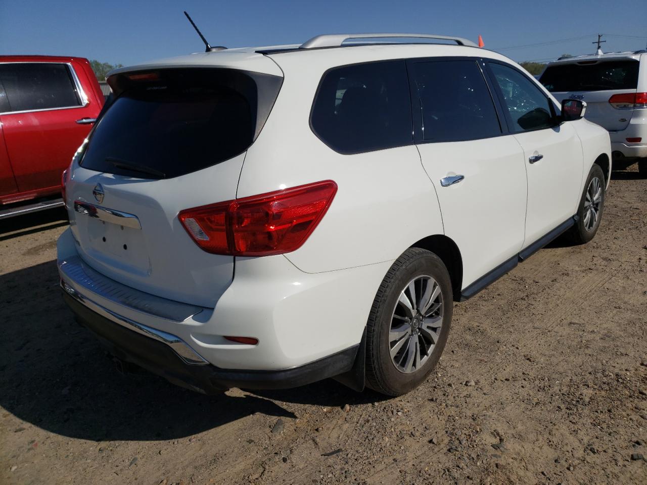 Photo 4 from auction – 2017 NISSAN PATHFINDER with VIN 5N1DR2MN3HC616483