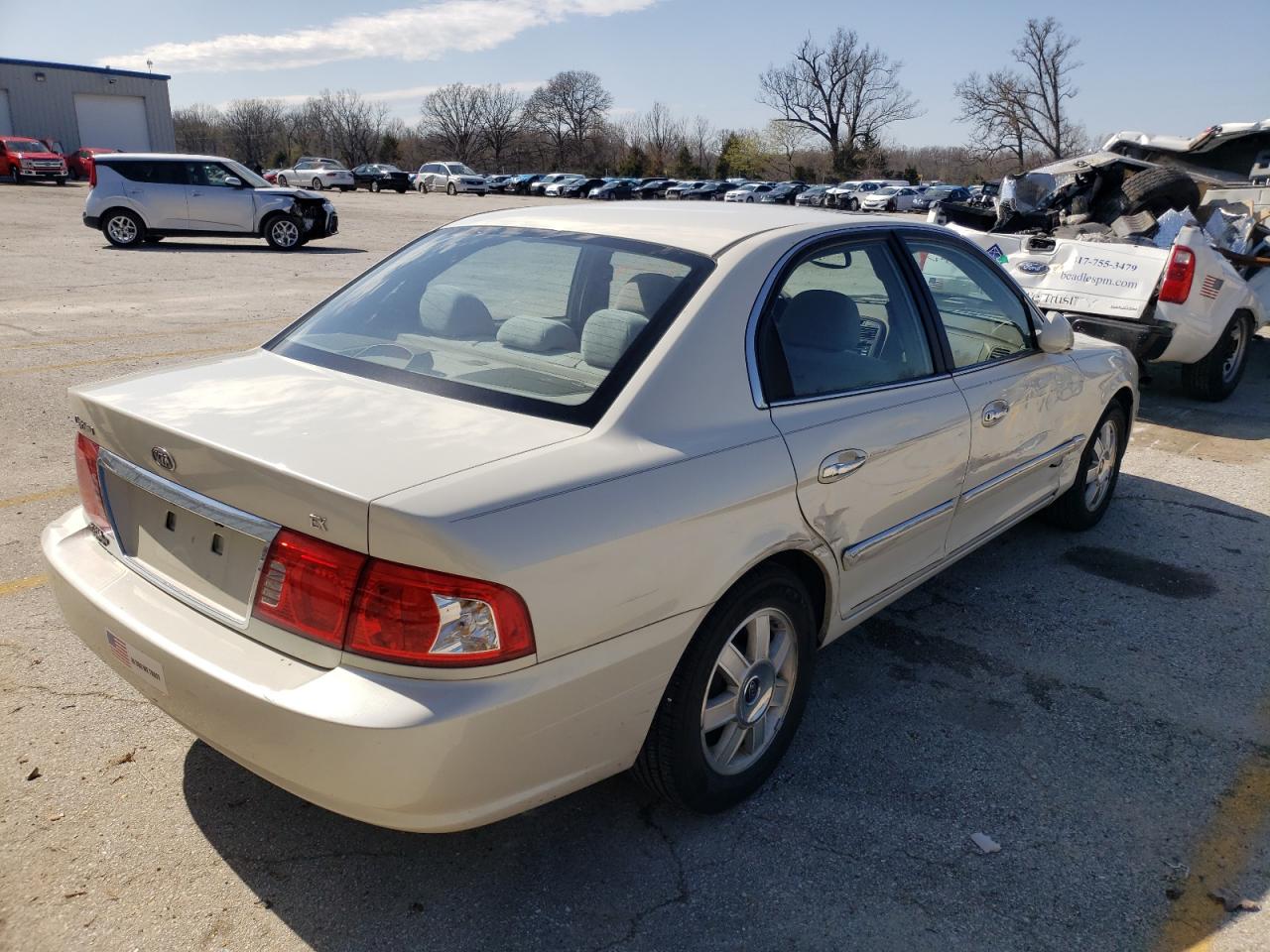 Photo 4 from auction – 2005 KIA OPTIMA LX with VIN KNAGD126555422802