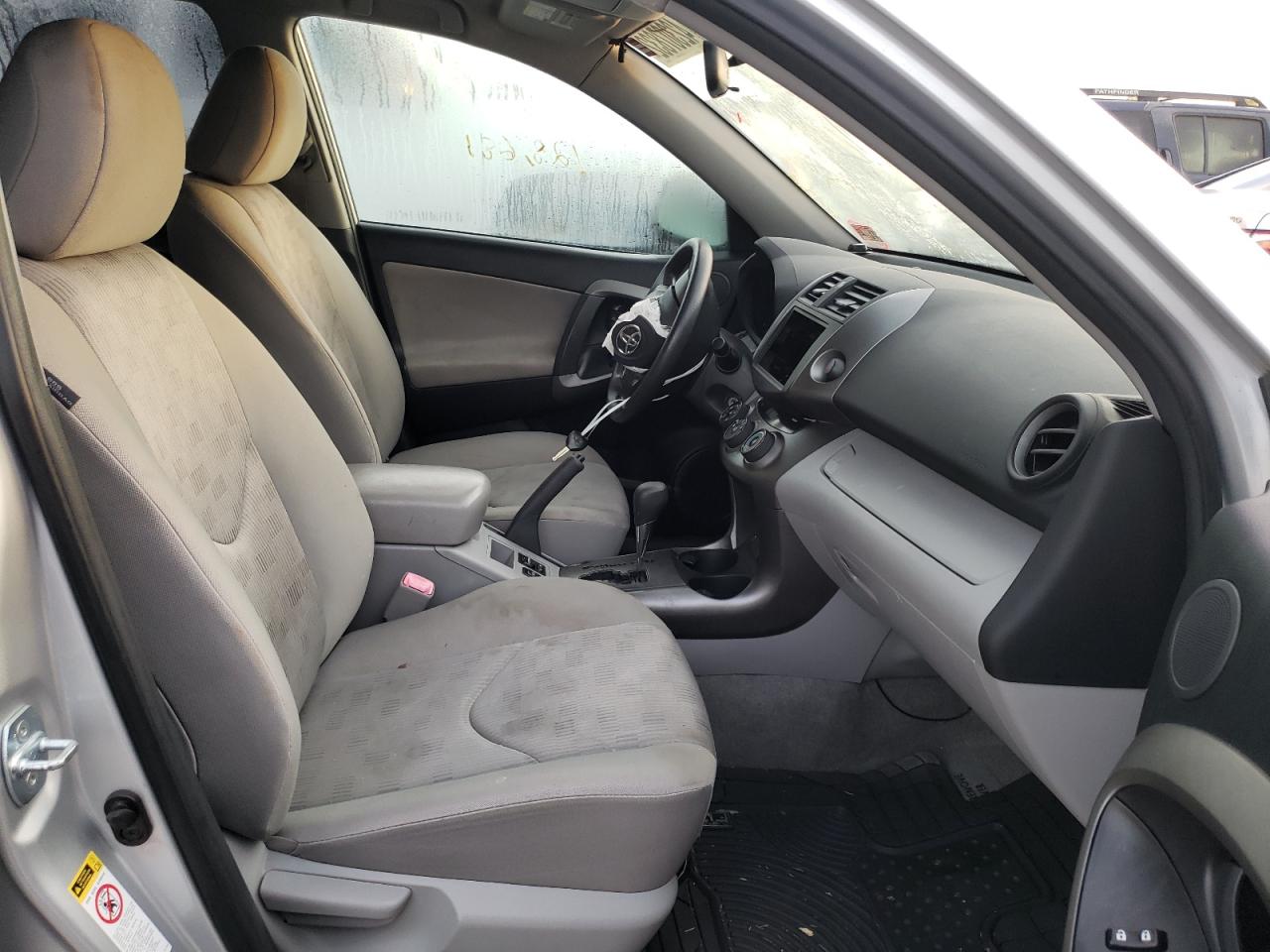 Photo 5 from auction – 2010 TOYOTA RAV4 with VIN JTMBF4DV5AD037110