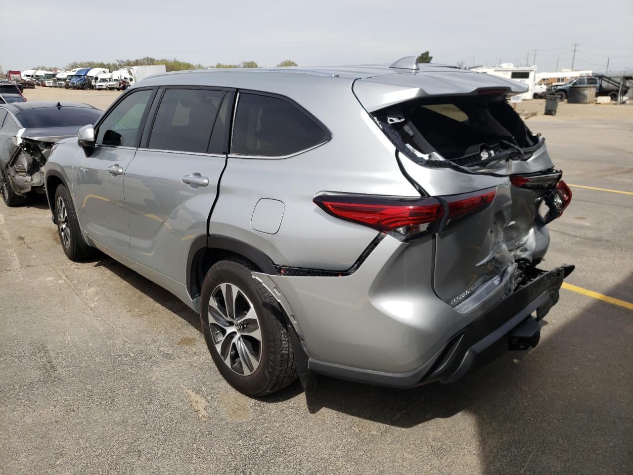 Photo 3 from auction – 2021 TOYOTA HIGHLANDER with VIN 5TDGBRCH4MS520784