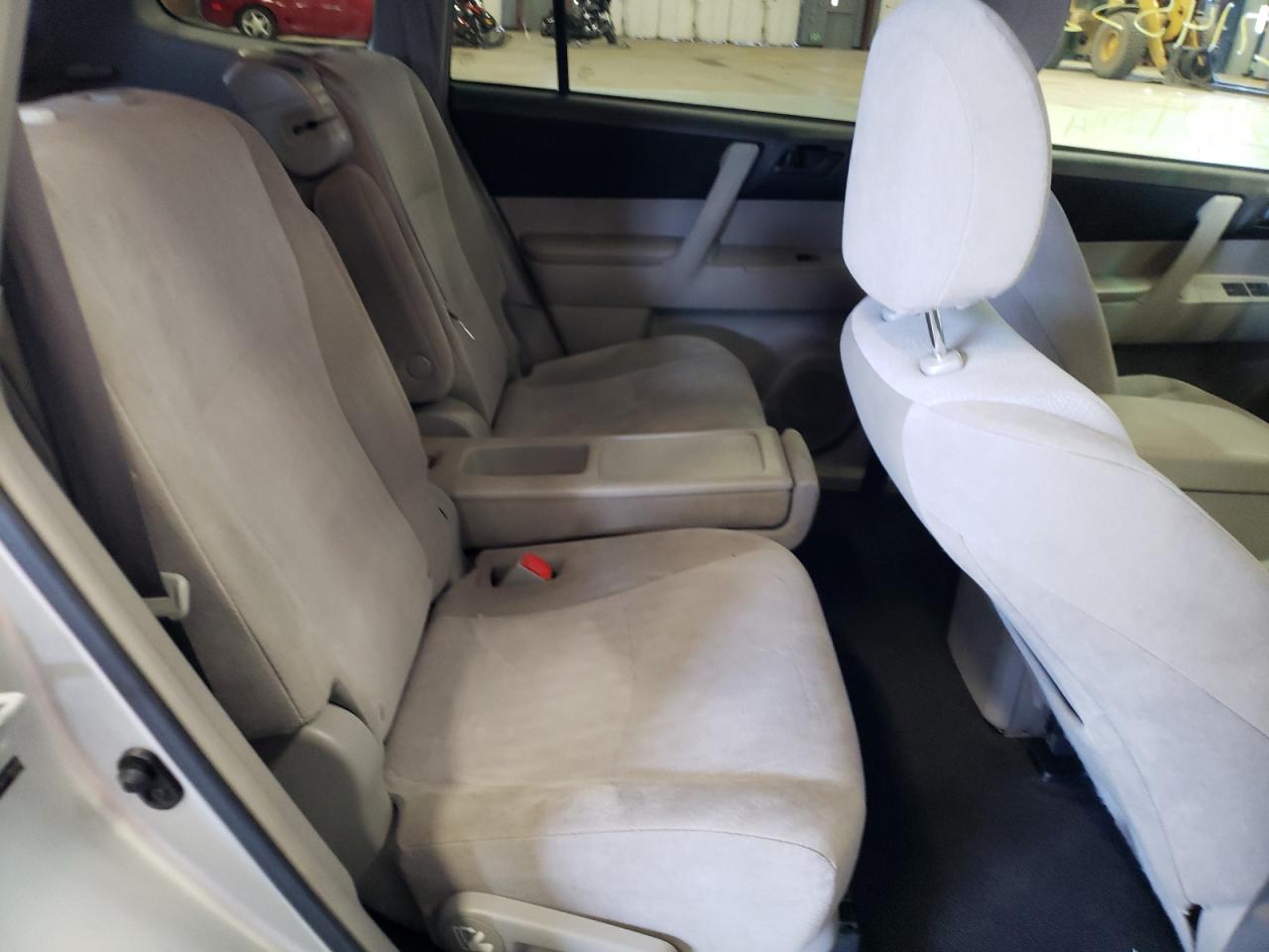 Photo 6 from auction – 2013 TOYOTA HIGHLANDER with VIN 5TDBK3EHXDS184448