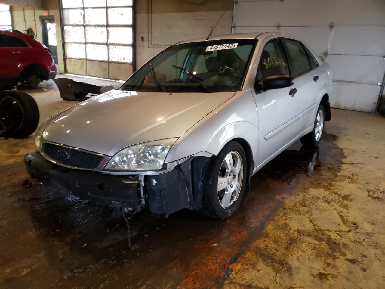 Photo 2 from auction – 2005 FORD FOCUS ZX4 with VIN 1FAFP34N45W103395
