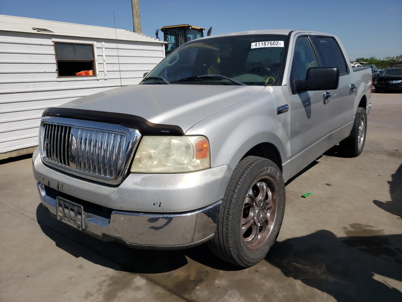Photo 2 from auction – 2004 FORD F150 SUPER with VIN 1FTRW12W94KB03750