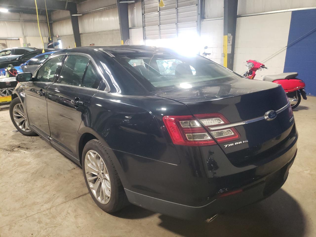 Photo 3 from auction – 2015 FORD TAURUS LIM with VIN 1FAHP2F82FG106351