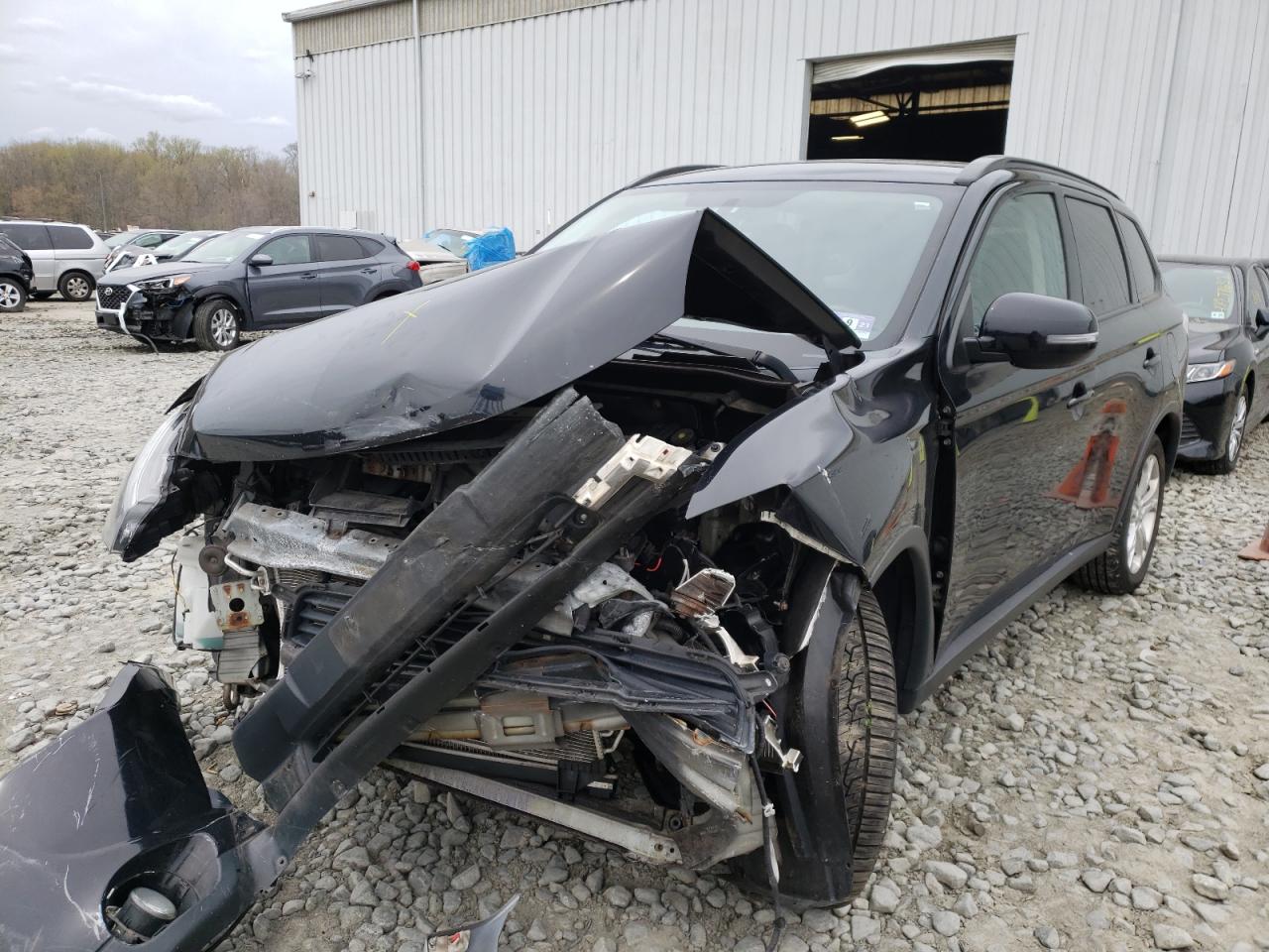 Photo 2 from auction – 2015 MITSUBISHI OUTLANDER with VIN JA4AD3A35FZ004191