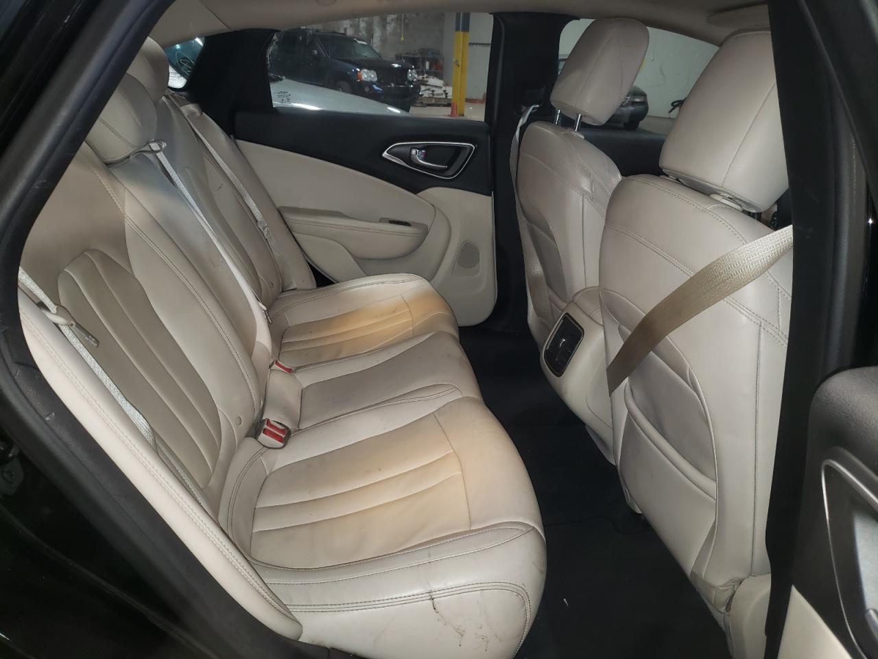 Photo 6 from auction – 2015 CHRYSLER 200 C with VIN 1C3CCCCG6FN655472