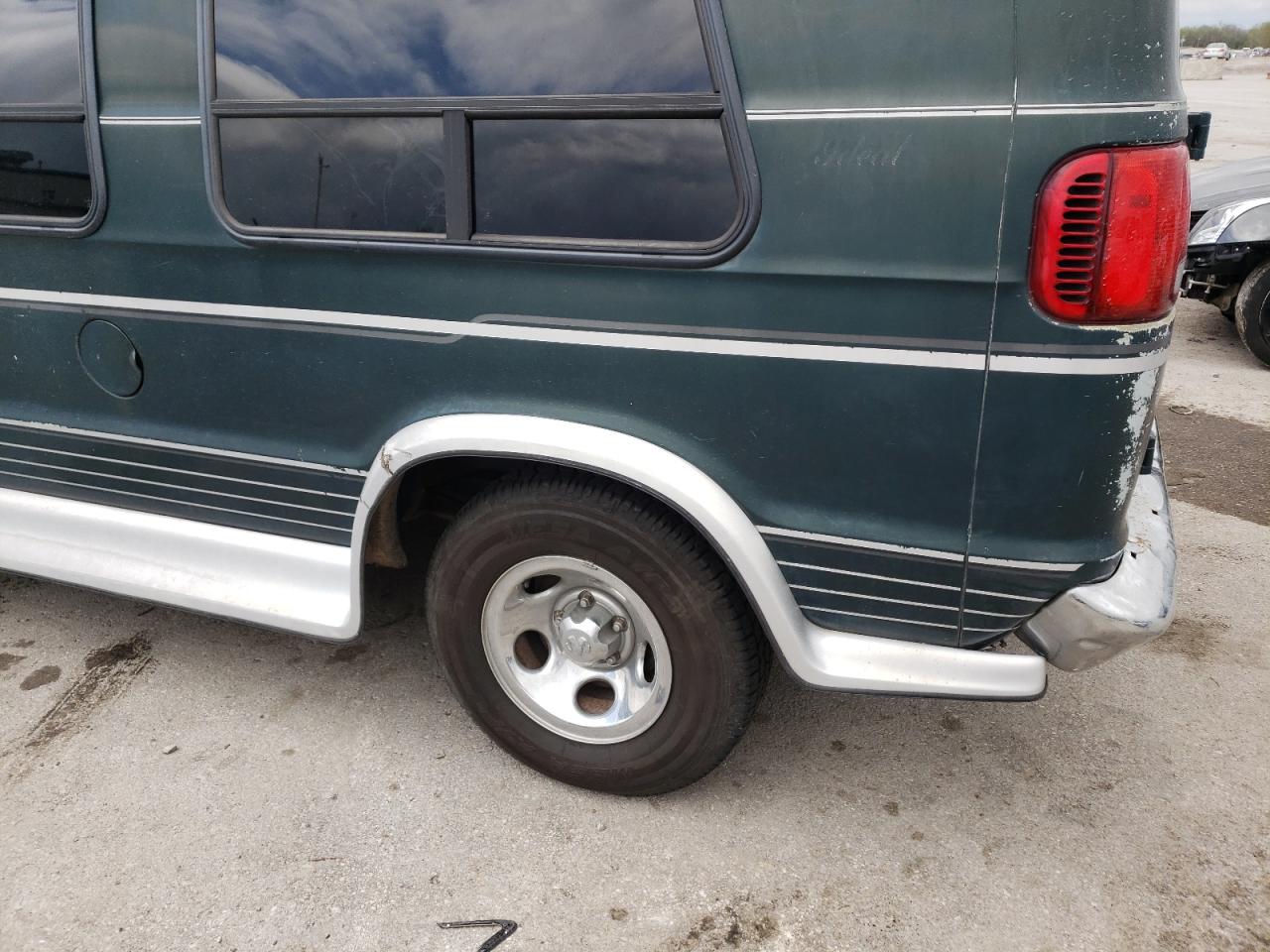 Photo 10 from auction – 2002 DODGE RAM VAN B1 with VIN 2B6HB11Y52K130689