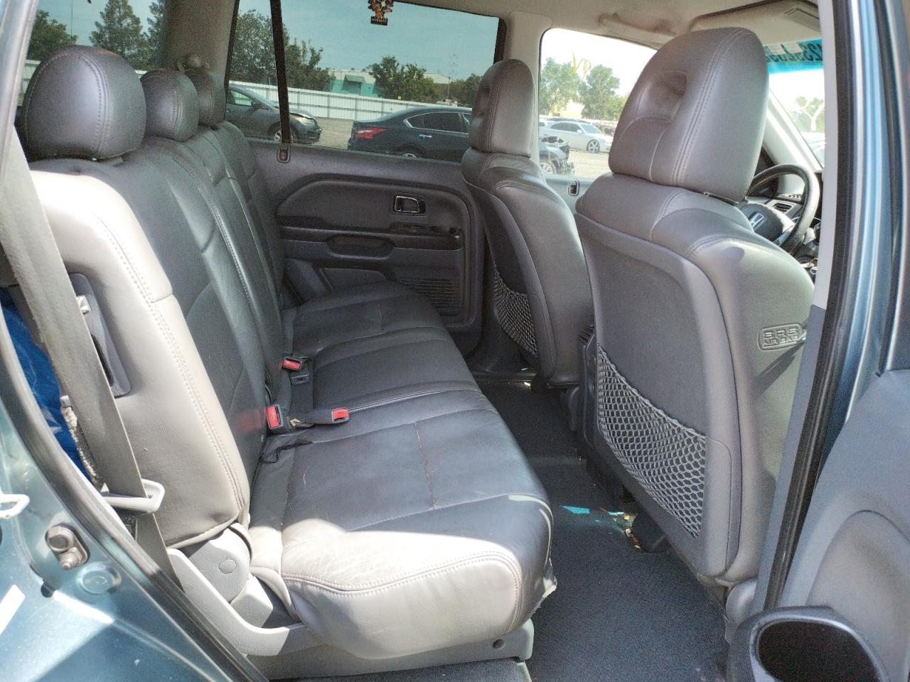 Photo 6 from auction – 2005 HONDA PILOT LX with VIN 2HKYF181X5H568352