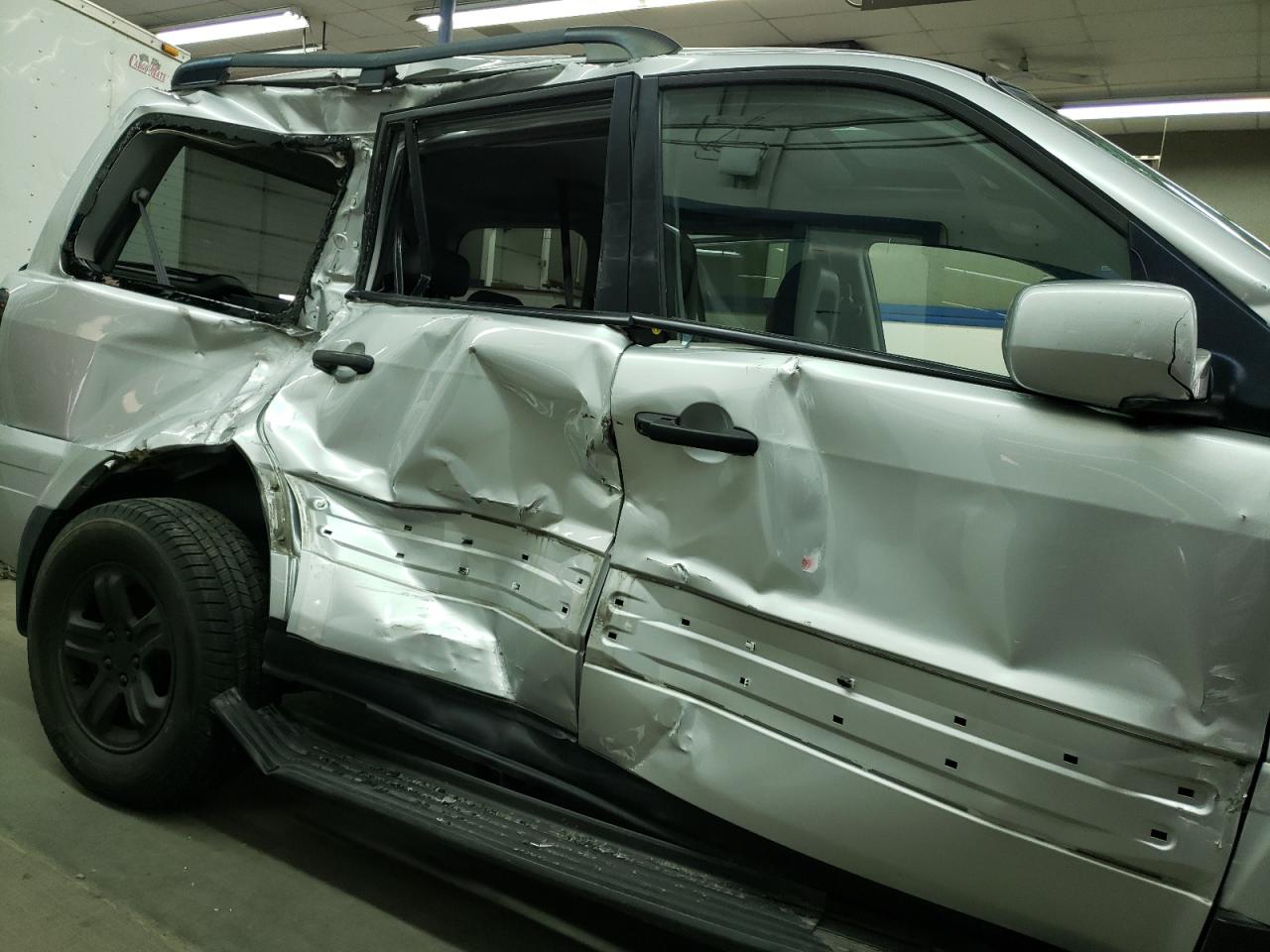 Photo 9 from auction – 2005 HONDA PILOT EXL with VIN 2HKYF18555H523936