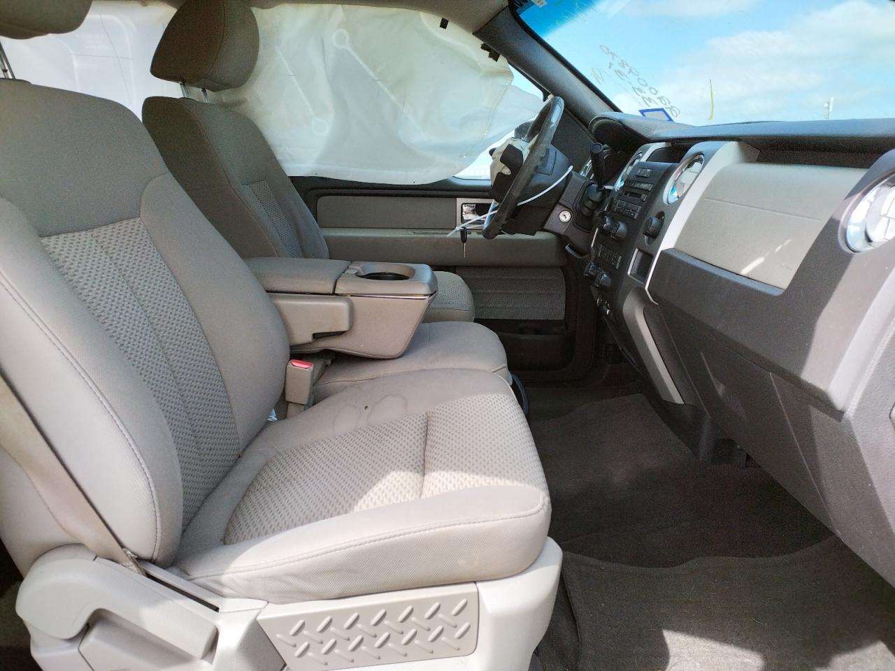 Photo 5 from auction – 2010 FORD F150 SUPER with VIN 1FTEW1C85AKA76203
