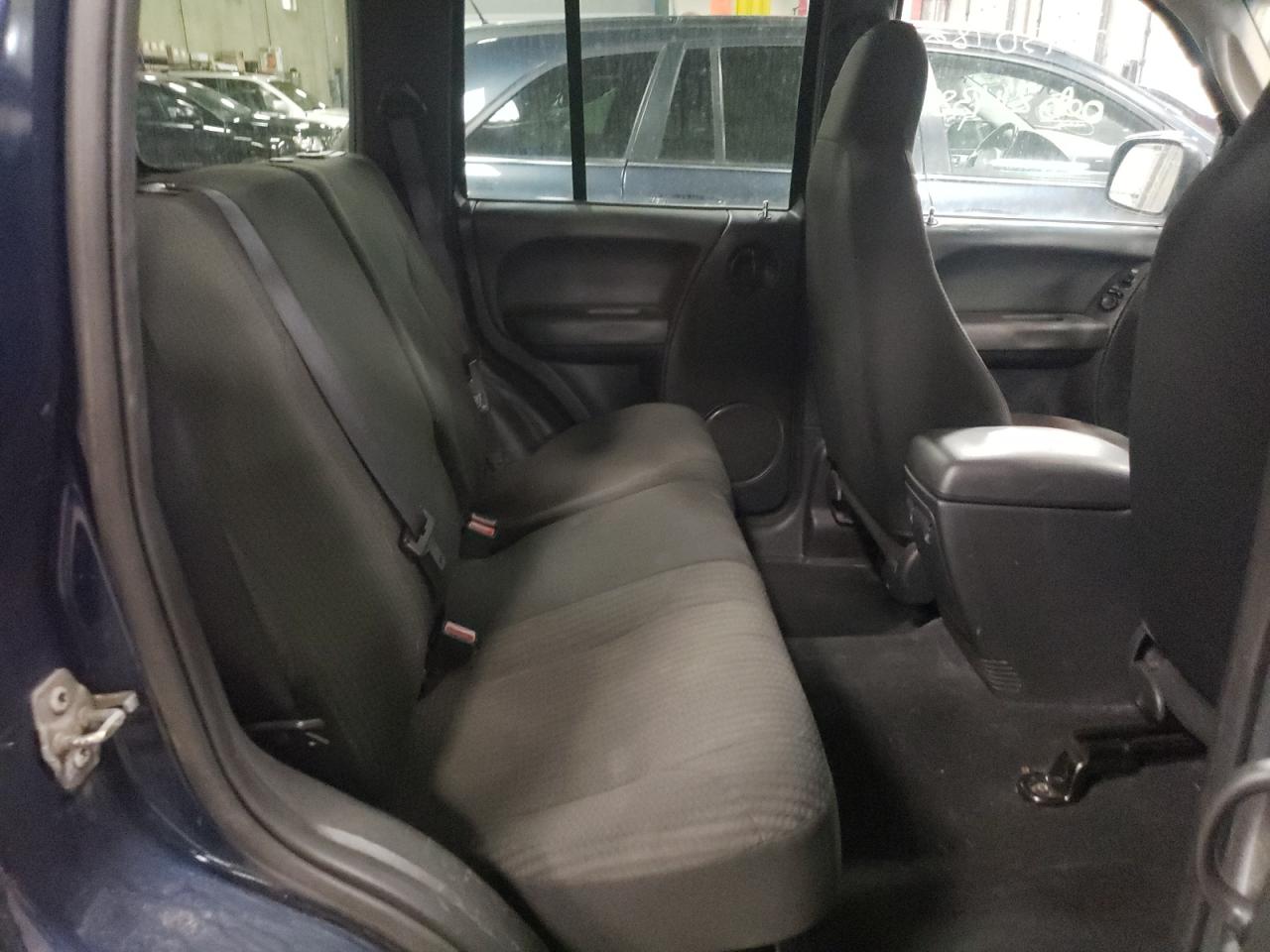 Photo 6 from auction – 2004 JEEP LIBERTY SP with VIN 1J4GL48K64W110258