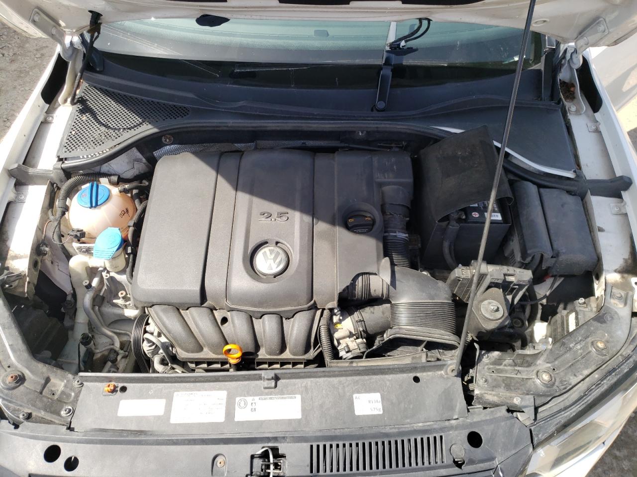 Photo 7 from auction – 2012 VOLKSWAGEN PASSAT SE with VIN 1VWBP7A35CC082197