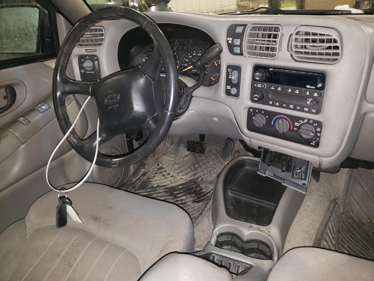 Photo 9 from auction – 2003 CHEVROLET BLAZER with VIN 1GNCT18X33K137123