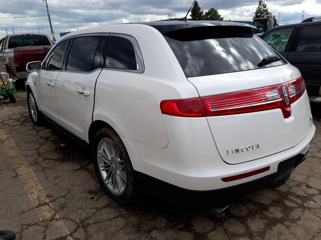 Photo 3 from auction – 2014 LINCOLN MKT with VIN 2LMHJ5AT8EBL57566