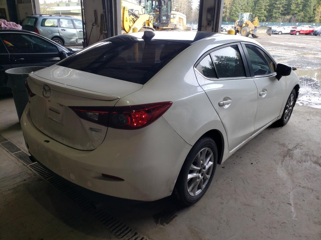 Photo 4 from auction – 2014 MAZDA 3 TOURING with VIN JM1BM1V72E1193004