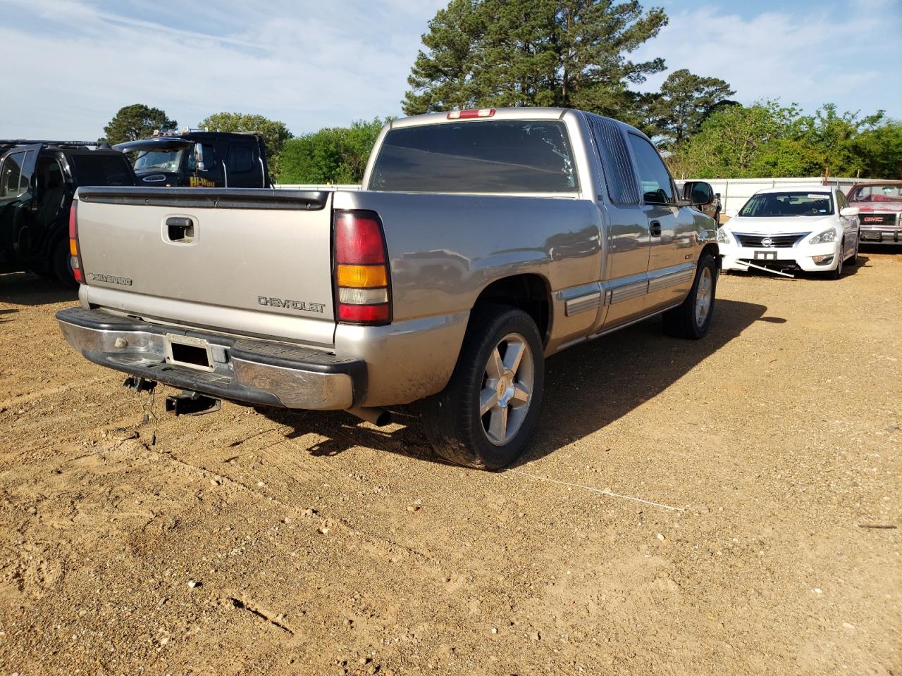 Photo 4 from auction – 2001 CHEVROLET SILVERADO with VIN 2GCEC19W111363973
