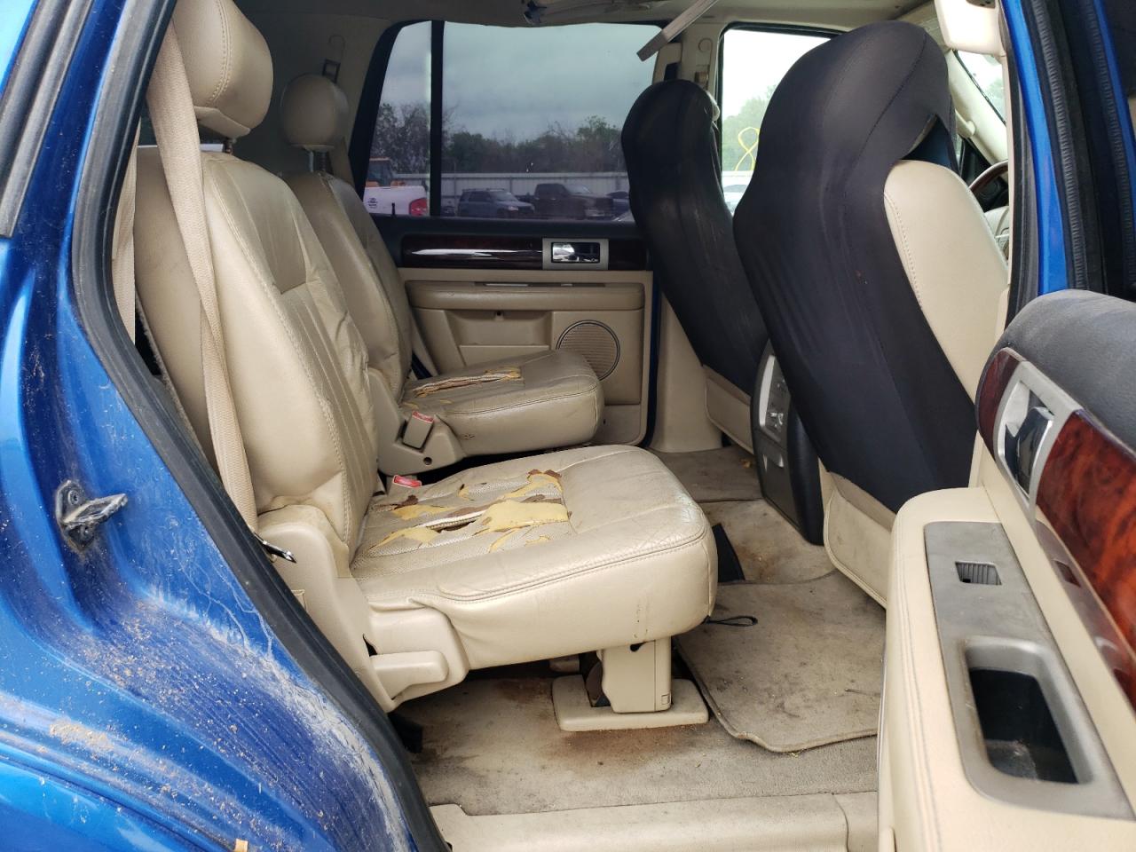 Photo 6 from auction – 2006 LINCOLN NAVIGATOR with VIN 5LMFU27546LJ06687
