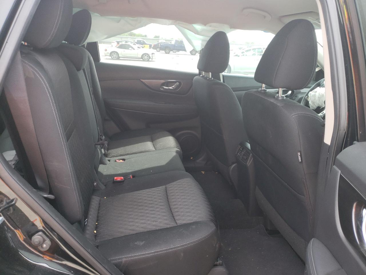 Photo 6 from auction – 2017 NISSAN ROGUE S with VIN KNMAT2MT0HP528703